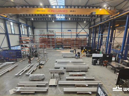 RVS balustrades/raamwerken met RVS netten als dankrand voor nieuwbouw school in Duitsland.