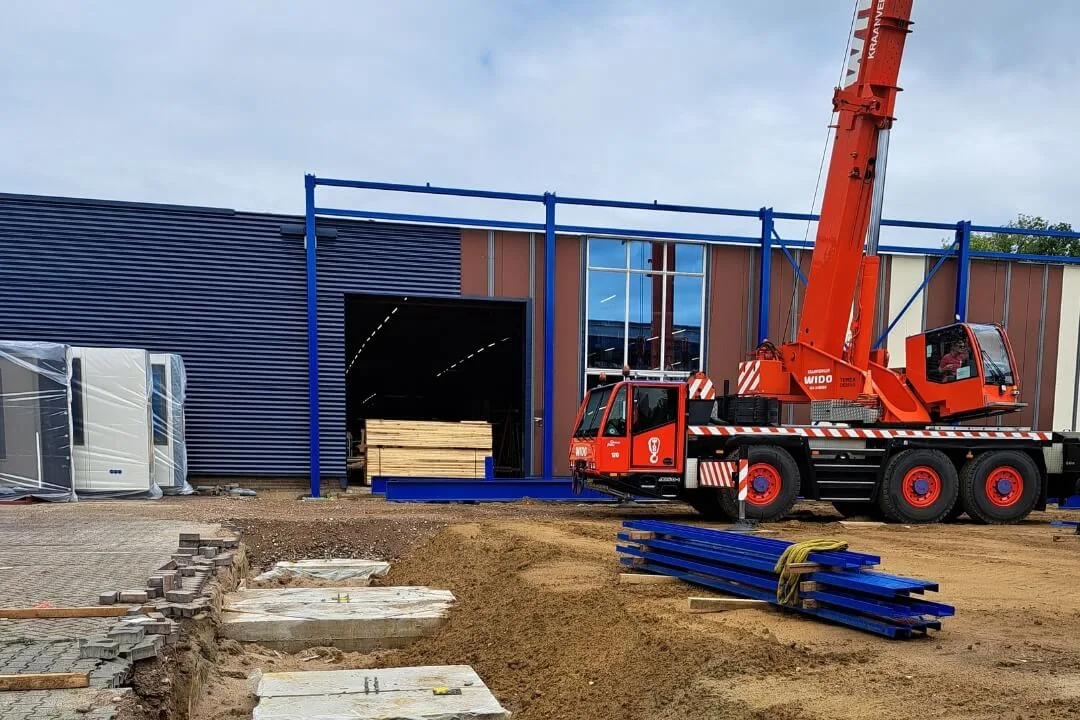 Wopereis-Staalbouw-blauwe-constructie-1080x720px.jpg